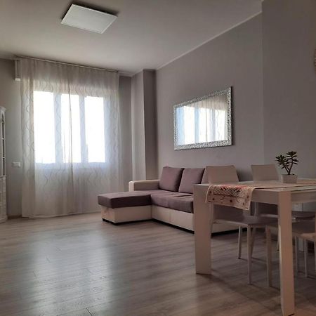 La casa di Penny Apartment Monza Bagian luar foto