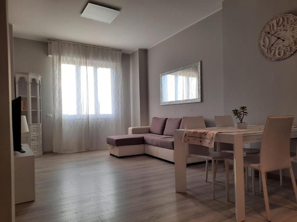 La casa di Penny Apartment Monza Bagian luar foto